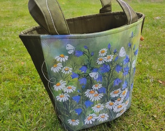 Custom women's bag with painted daisies, spring hand painted bag, floral tote bag for women, custom daisy purse, green flower tote bag