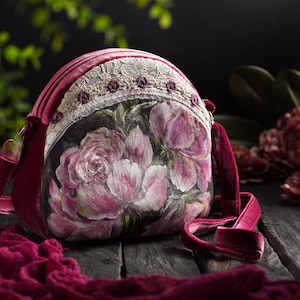Painted velvet women&#39;s shoulder bag, hand embroidered velvet handbag, custom floral painting and embroidered with Italian lace