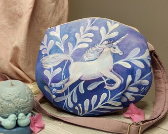 Borsa a tracolla unicorno blu dipinta a mano dall'artista, graziosa borsa a tracolla, borsa a tracolla da donna personalizzata, borsa a tracolla lavabile, pittura acrilica
