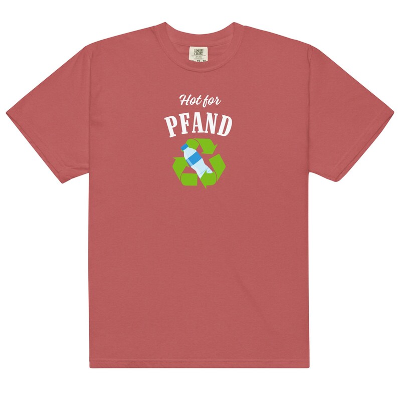 May include: A red-orange t-shirt with the words "Hot for PFAND" above a recycling symbol containing a water bottle. The shirt is made of a soft material and has a classic crew neck.