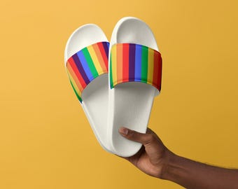 Regenbooggestreepte herenslippers, zomersandalen voor hem, pride-paradekleding, kleurrijk gestreept schoeisel voor zomer- en lentecarnavals