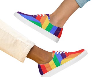 Tênis feminino de lona com cadarço e estampa do arco-íris, calçado casual vibrante para o verão e a primavera, perfeito para desfiles e festivais.