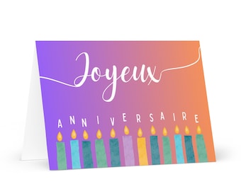 Cartão de aniversário francês "Joyeux Anniversaire", com velas coloridas e interior em branco. Inclui envelope. Artigos de papelaria franceses para presentes de aniversário.