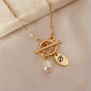 Paperclip Pearl Toggle Necklace, Dainty Paperclip Freshwater Pearl,Paperclip Chain and radiant PearlCharm Suspended from a chic Toggle Clasp