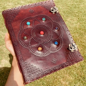 Diario in pelle goffrata con pietra medievale dei sette chakra, libro delle ombre, taccuino, taccuino da disegno, diario da ufficio, poesia 10x13, regalo migliore per Natale