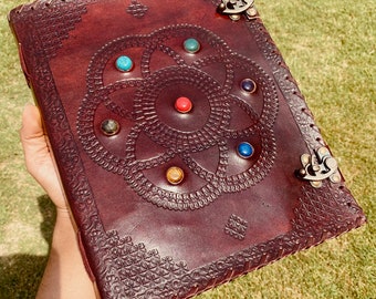 Sieben Chakra geprägtes Lederbuch: Mittelalterliches Buch der Schatten