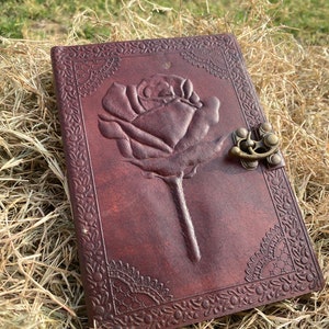 Meilleur cadeau Saint-Valentin Carnet de notes en cuir avec fleurs roses, carnet de croquis, album de coupures, carnet de voyage, reliure en cuir avec initiales gratuites
