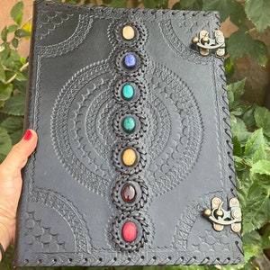 Cartella in pelle Chakra 7 Stone Embossed A4 Portadocumenti in pelle per rilegatura Organizzatori per carta Copertina in pelle Raccoglitore Grimoire in pelle Ufficio