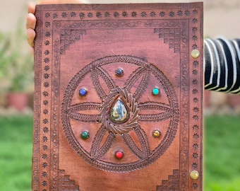 Handgefertigtes Seven Stone Lederbuch: Geprägtes Buch der Schatten