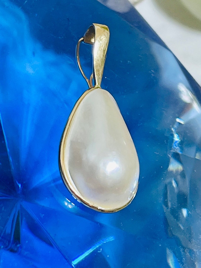 14k gold pearl studs