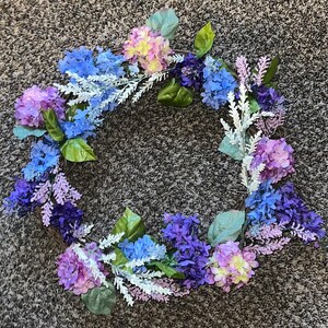 Lavendel, Hortensien, Kranz, Einweihungsgeschenk, Geschenk für sie, Haustür Dekor, Kranz, Frühlingskranz, handgemacht, lila, blau, Kunstblumen