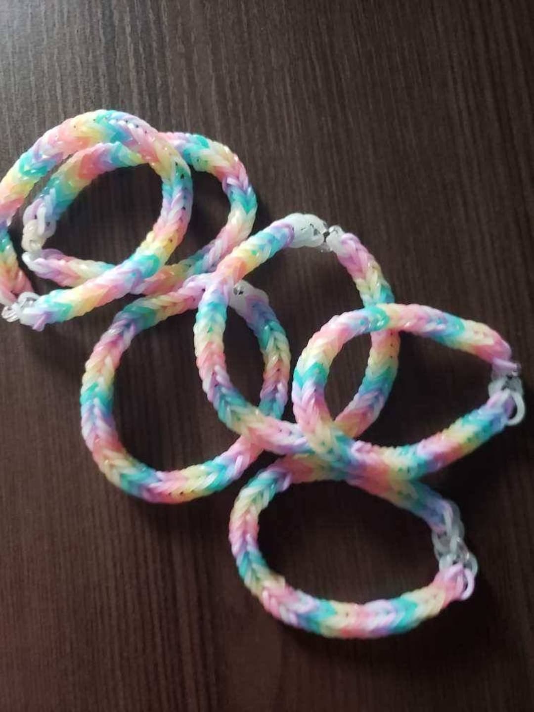 Loom-Free Fishtail Bracelets  Diy bracelets elastic, Rubber band crafts, Rubber  band bracelet