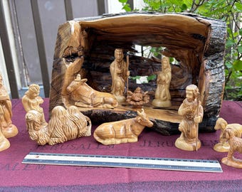 Beautifully Carved Large Olive Wood Nativity(12)