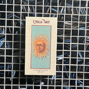 Trois jeux de tarots Grand Etteilla et guide | Surdimensionné, Tarot Egyptien | publié dans les années 1800, B.P. Grimaud, divination vintage, fac-similé