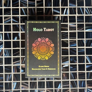 Tarot Holográfico / Baraja y Guía de Tarot Holográfico / Fabricado en EE. UU. / Estilo Clásico / 78 Cartas / Tamaño Completo / Para Adivinación y Lecturas Psíquicas