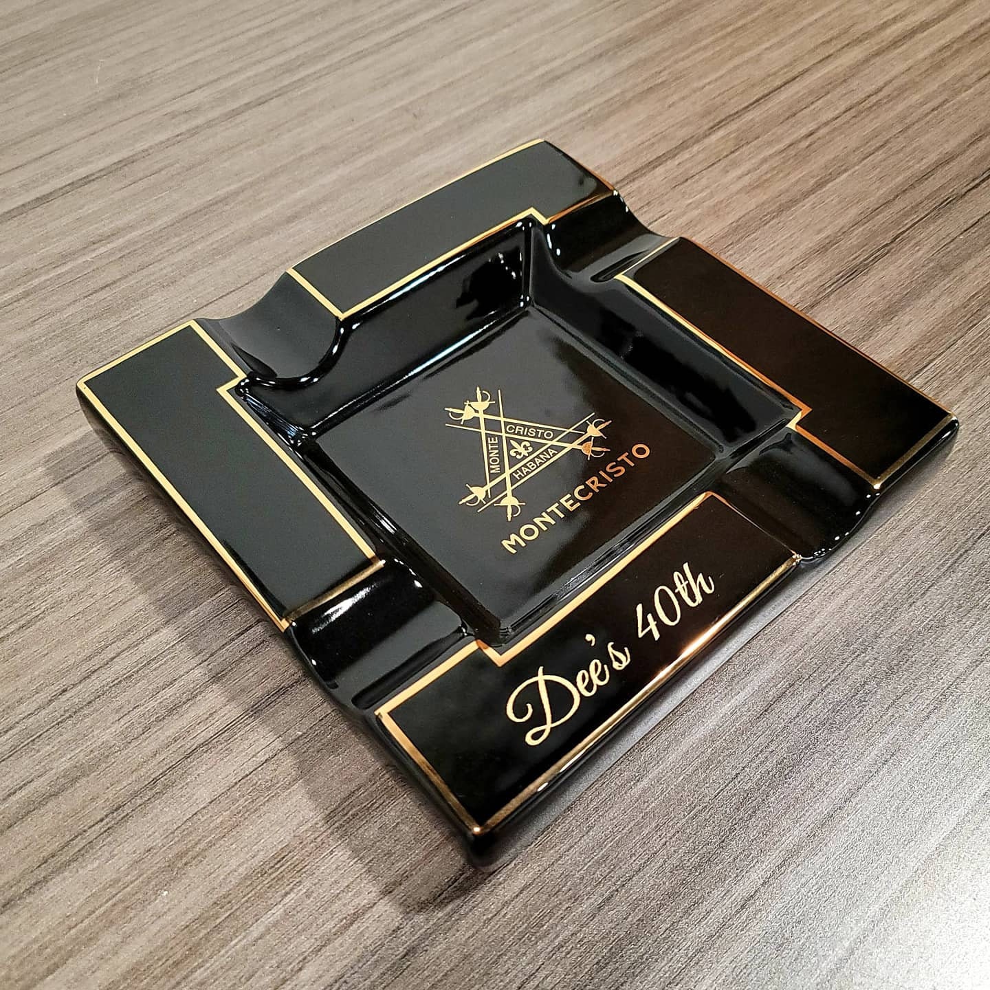 MONTECRISTO  灰皿 WIN a Montecristo Sword 4 Cigar Ashtray Online at CIGARS DIRECT