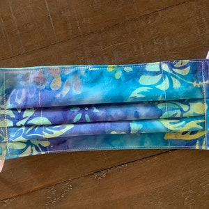 Batik Aquarelle Vert et Fleur tropicale Bleue Réversible Coton Plissé Masque réutilisable