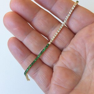 Elegant 18k yellow gold tennis bracelet | 3.29ct diamonds & emeralds