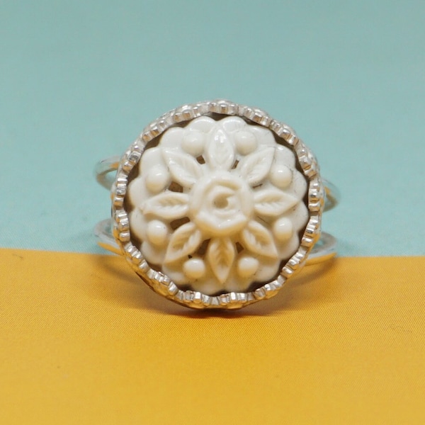 Zilveren ring met vintage knoop