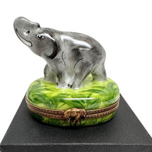 Vintage LIMOGES France Peint Main Elephant Shaped Trinket Box - Artist Signed - Excellent Condition