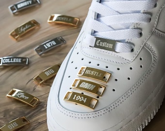 Op maat gegraveerde veterstoppers van 18 karaats goud / Nike Air Force 1