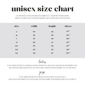 Op de afbeelding: Unisex maattabel voor een sweatshirt. De tabel toont de breedte, lengte en mouwlengte in inches voor de maten S, M, L, XL, 2XL, 3XL en 4XL.