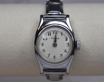 Vintage Timex Women’s Silver Expansion Band Watch | Classic Mid-Century Everyday Timepiece