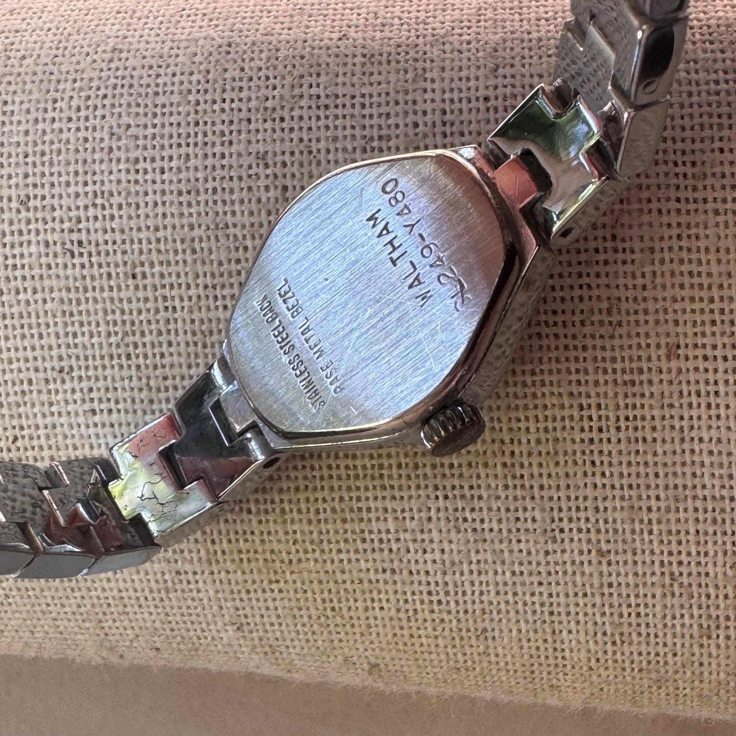Vintage Waltham Dainty Silver Watch Vintage Waltham Ladies 17 Jewels Ladies Mechanical Wind  main image 3