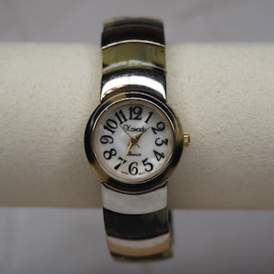Reloj de pulsera de plata con piedra de caparazón de tortuga natural