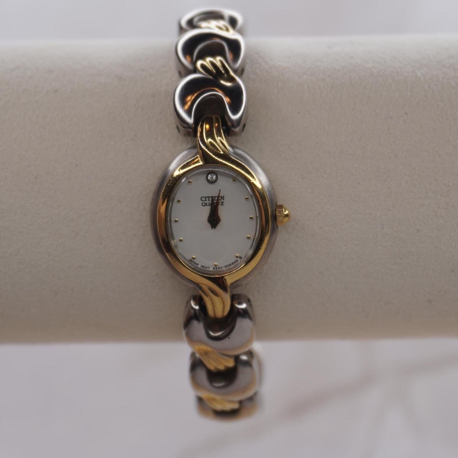 Vintage Citizen Quartz Silver Tone Bracelet Watch Minimalist Oval Needs Battery Vintage Citizen Quartz Women main image 2