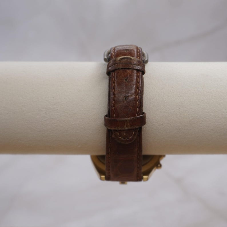 Vintage 1993 GUESS Dual-Time Traveler Watch – Gold & Leather image 3