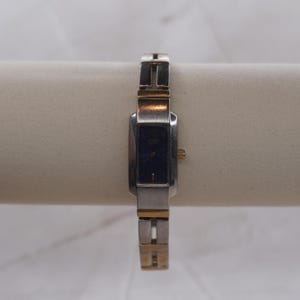 Reloj Citizen de cuarzo rectangular bicolor para mujer / Esfera azul / Brazalete plateado y dorado