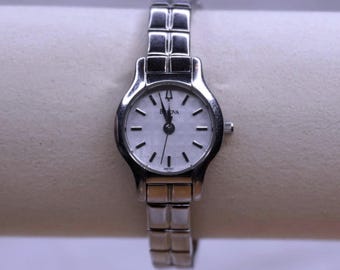 Vintage Bulova 96T07 Ladies Watch – Stainless Steel Petite Bracelet – Silver Sunburst Guilloché Dial
