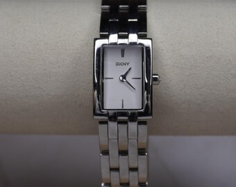 Reloj minimalista vintage DKNY Y2K