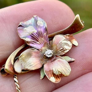 14K gold 3.3gr  victorian enamel flower art nouveau Art Deco brooch jewelry fair condition Victorian pin pendant antique layered diamond