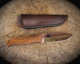 Premium Bushcraft knife with hand-sewn leather sheath, extremely sharp, very robust, rust-proof, ground knife back & walnut handle