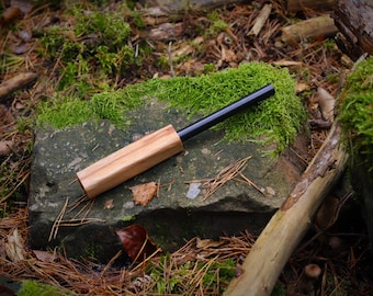 Pedernal XXXL con mango de madera de haya tallado a mano para supervivencia en la naturaleza: fogatas y aventuras al aire libre
