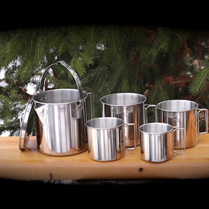 Stapelbare roestvrijstalen kampeermok en kookpottenset