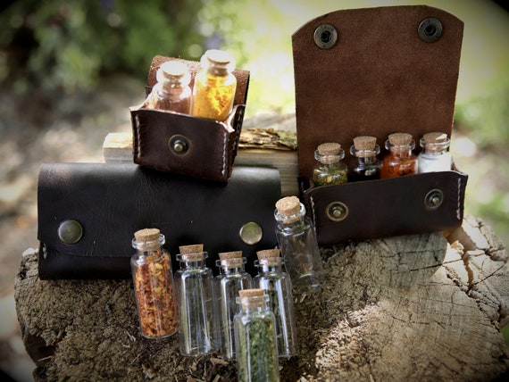 Spice set for the outdoor kitchen with a hand-sewn leather bag, ideal for bushcraft adventures, campfires, medieval  and backpacking