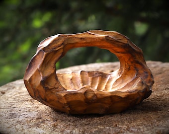 hand-carved wooden bowl "Frey" with handle