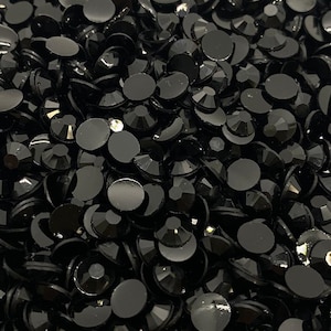 Jet Black Jelly Rhinestone - Non- Hot fix stones. Flat back . Great for embellishing cups , nails , shoes and many more projects.