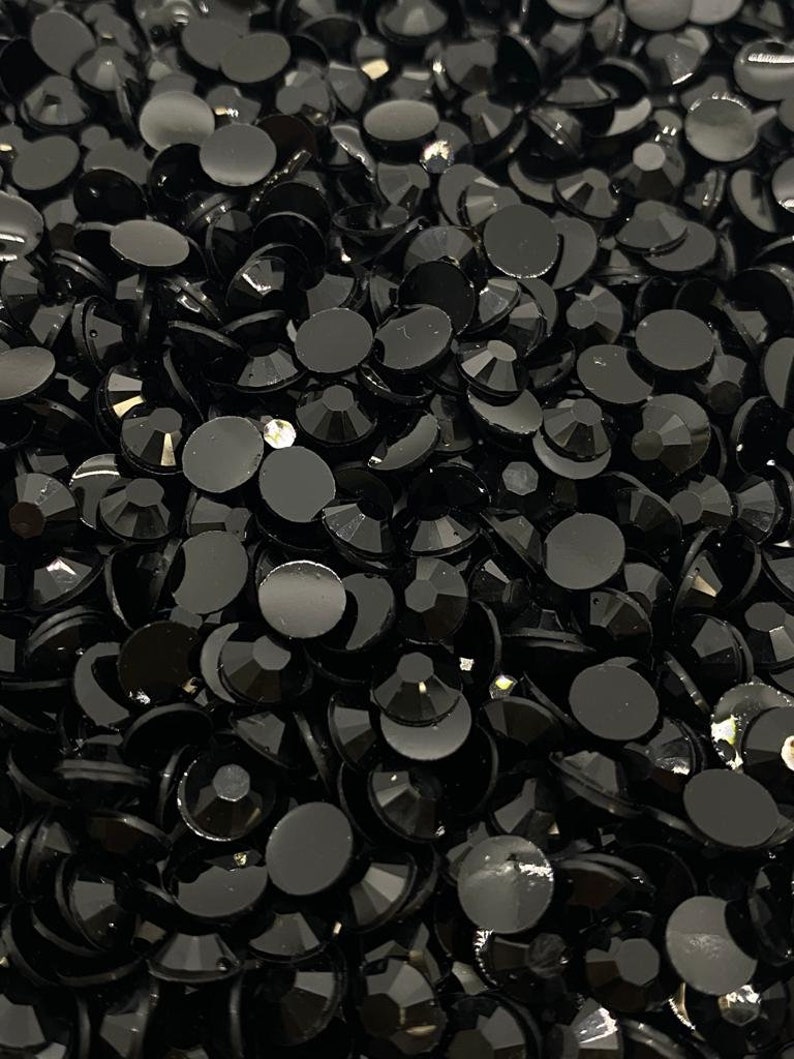 Jet Black Jelly Rhinestone - Non- Hot fix stones. Flat back . Great for embellishing cups , nails , shoes and many more projects.