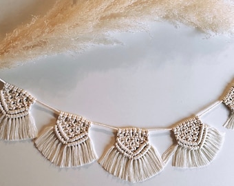 Macrame pennant chain/garland Boho small