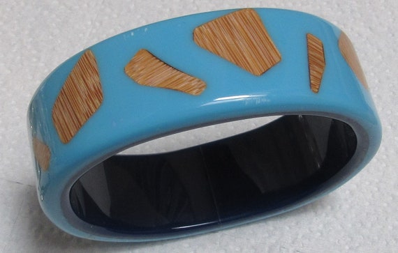 Vintage Lucite Inlaid Wood Oval Bangle Bracelet - image 2