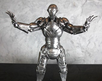 Iron Man Standing Ispirato Recycled Scrap Metal Art Sculpture