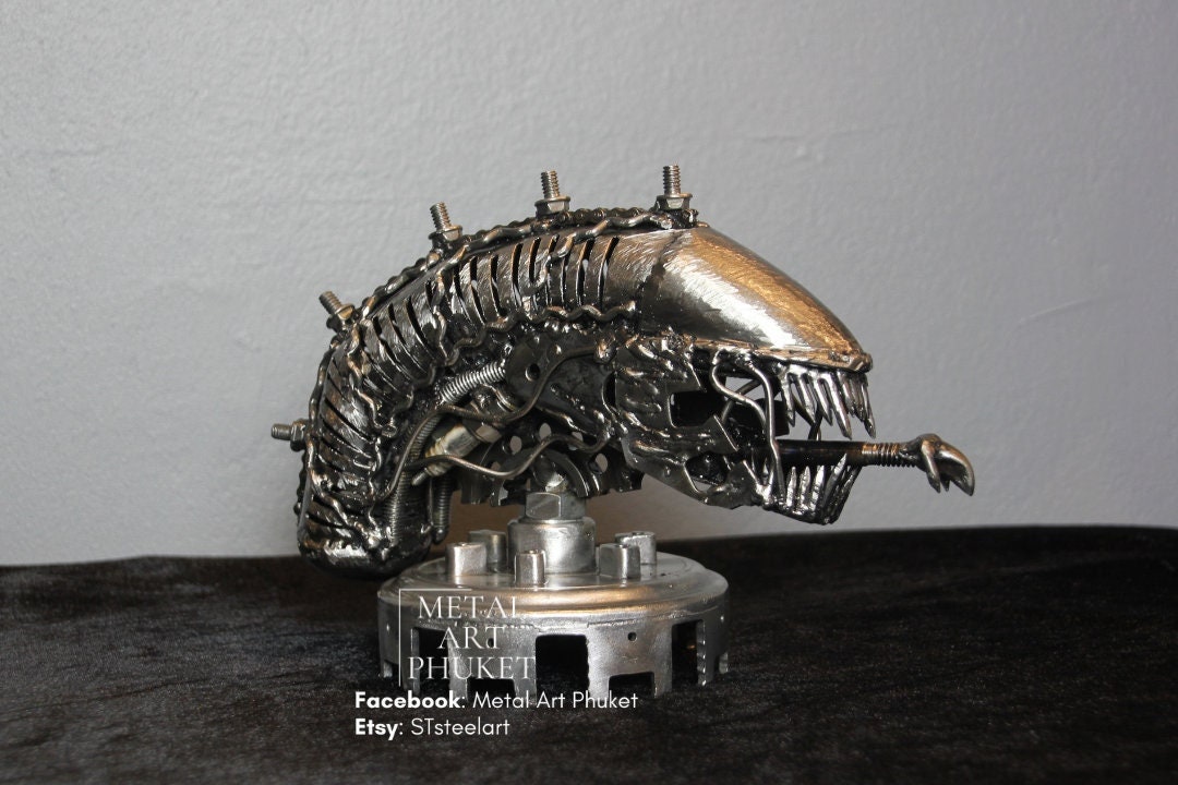 エイリアン　プレデター　金属アート Predator scrap metal art - Etsy 日本