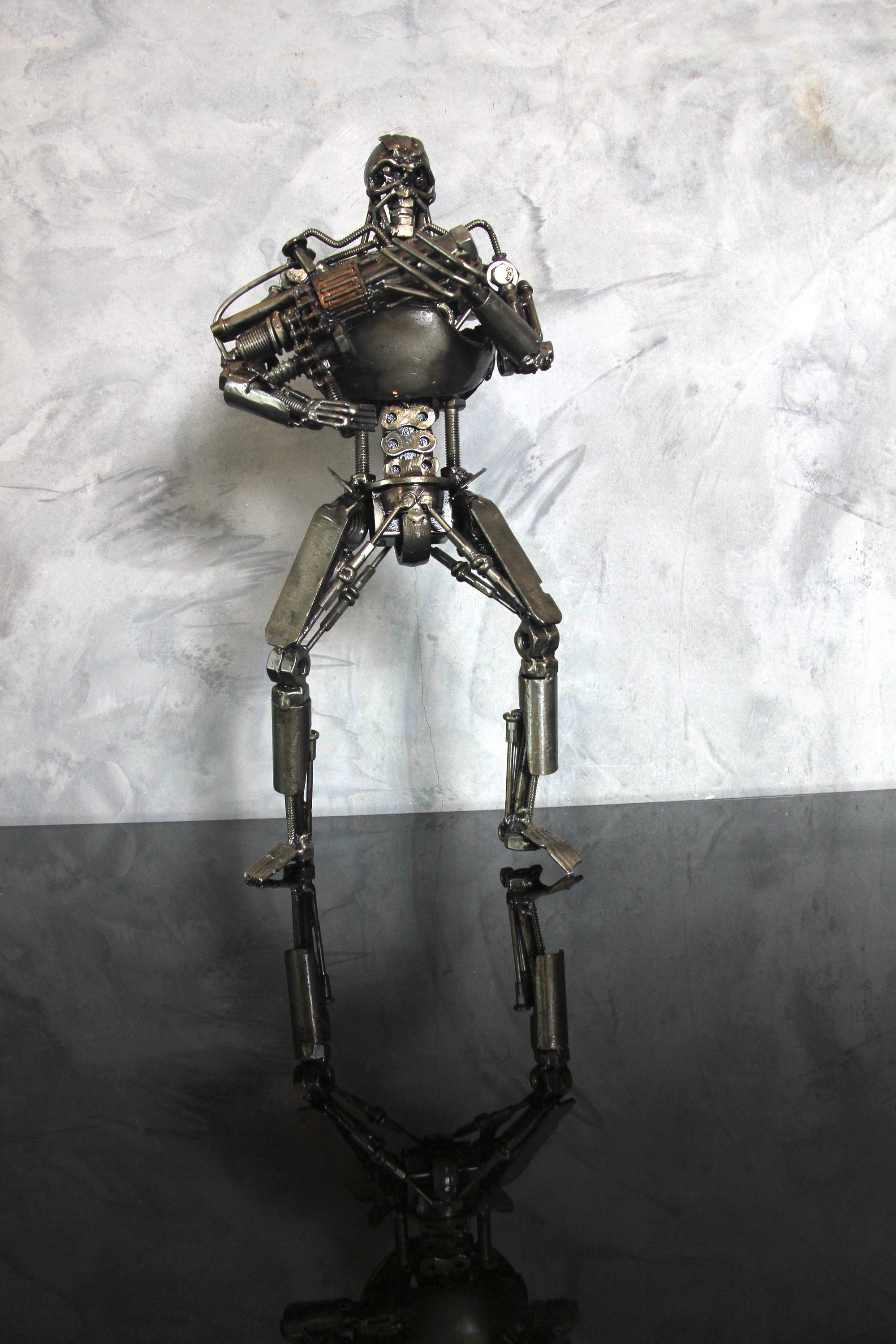 ターミネーターにインスパイアされたリサイクルスクラップメタルアート