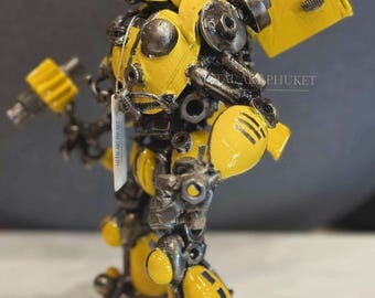 Figura de robot coche Bumblebee de metal hecha a mano, arte de maquinaria droide amarilla soldada industrialmente, soldado alienígena de chatarra reciclada
