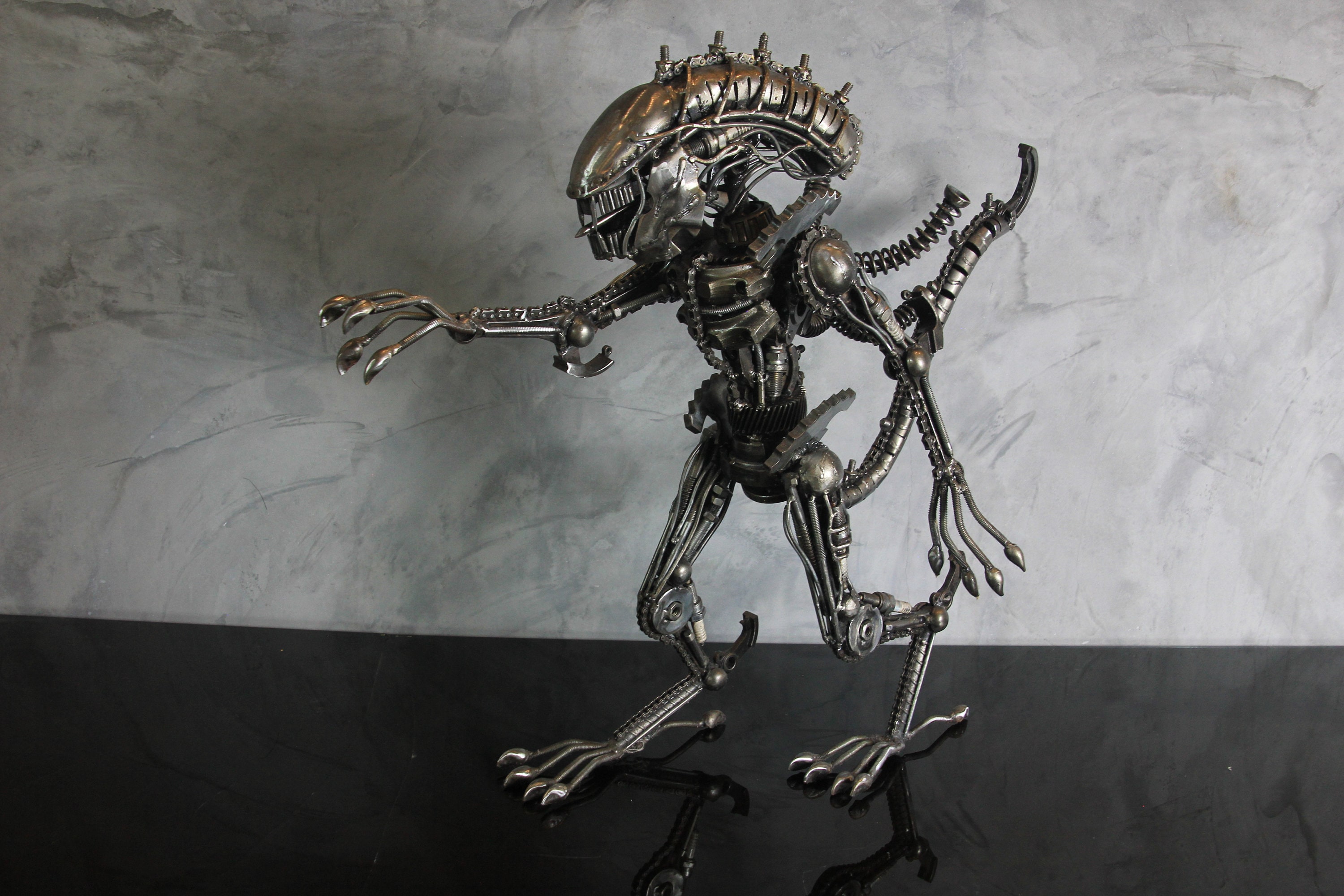 エイリアンにインスパイアされたスクラップメタルアート - Etsy 日本