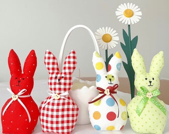 Genähte Hasen bunt verschiedene Baumwollstoffe zu Ostern, Dekoration Frühling Geschenkidee, Osterhasen